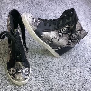 TORRID 10 Snakeskin Top Wedge Sneaker Shoe